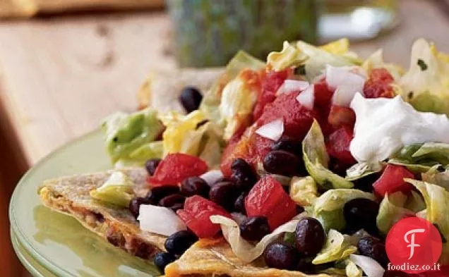 Insalata di Cheddar-Jalapeño Quesadilla con vinaigrette al coriandolo e lime