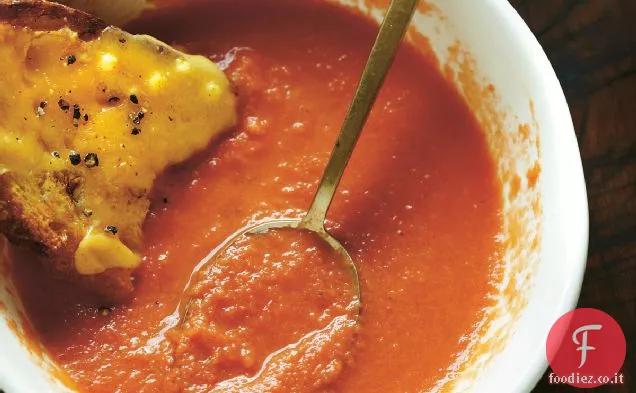 Zuppa di pomodoro e arancia con crostini di formaggio alla griglia Ricetta