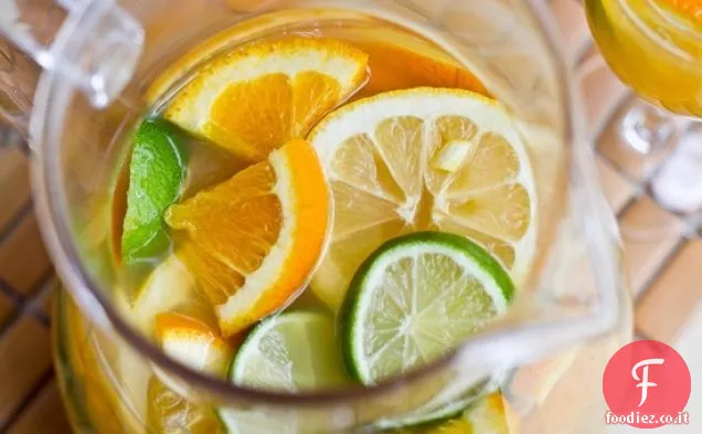 Sangria bianca soleggiata
