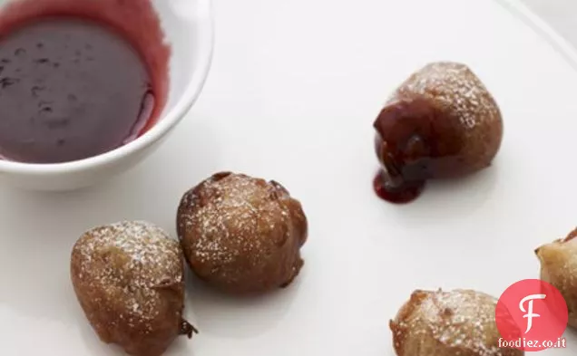 Zeppole di mele con salsa gocciolante di gelatina