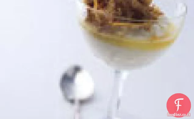 Parfaits di yogurt all'arancia con patatine di grano tagliuzzate