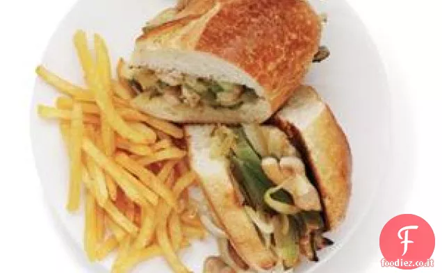 Pollo Philly Cheesesteaks con patatine fritte