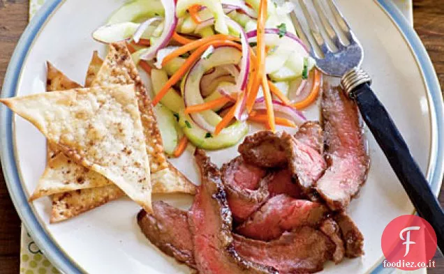 Hoisin fianco bistecca con insalata di cetrioli asiatici