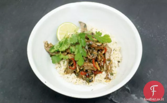 Manzo frizzante con scalogno e salsa di fagioli neri