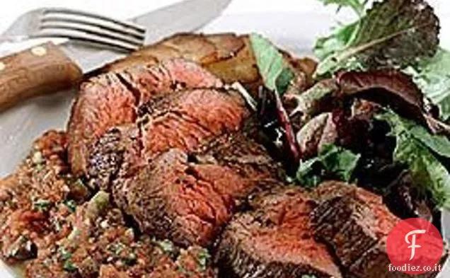 Filetto di manzo arrosto con salsa di pomodoro arrosto