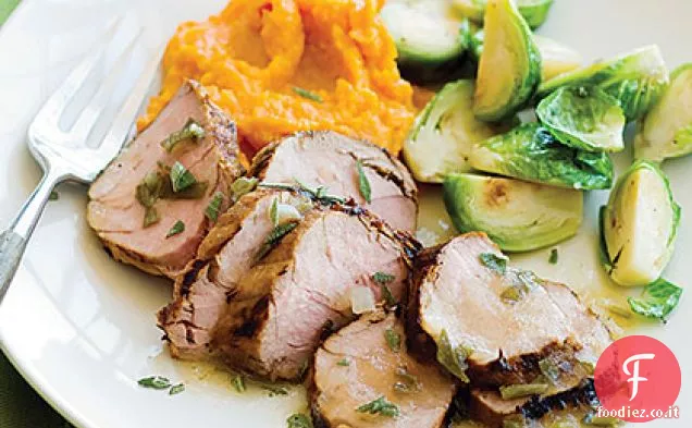Filetto di maiale alla griglia con salsa di salvia di mele