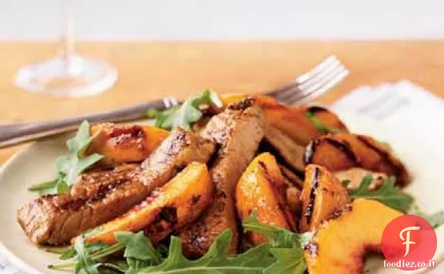 Pesche grigliate e carne di maiale