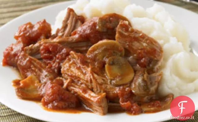 Carne di maiale tagliuzzata con funghi
