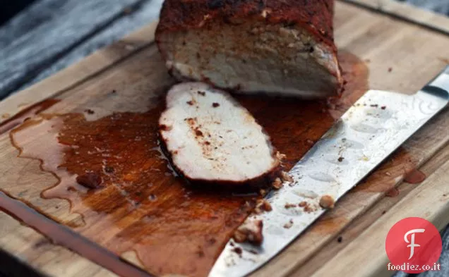 Lonza di maiale affumicata incrostata di spezie