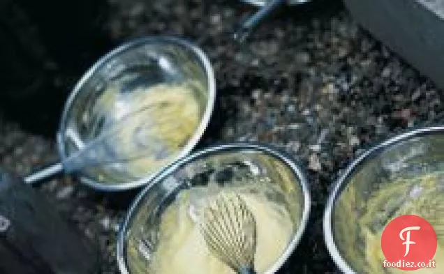 Ketchup fatto in casa con la migliore bistecca e patatine alla griglia mai