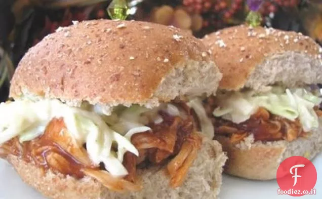 Tagliuzzato barbecue pollo cursori con cremoso Cole Slaw