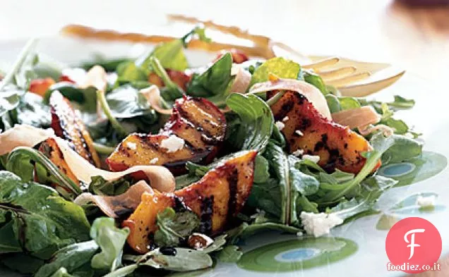 Pesche grigliate su Rucola con Formaggio di Capra e Prosciutto