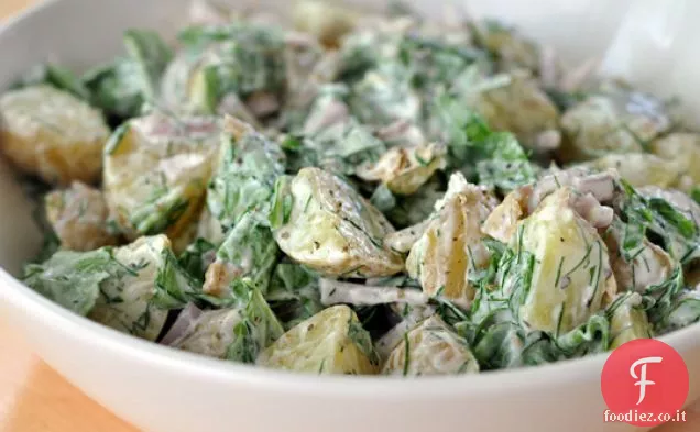 Insalata di patate con yogurt, rucola e aneto