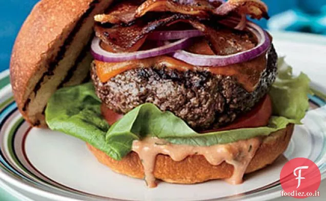 Hamburger Cheddar BLT con dragoncello condimento russo