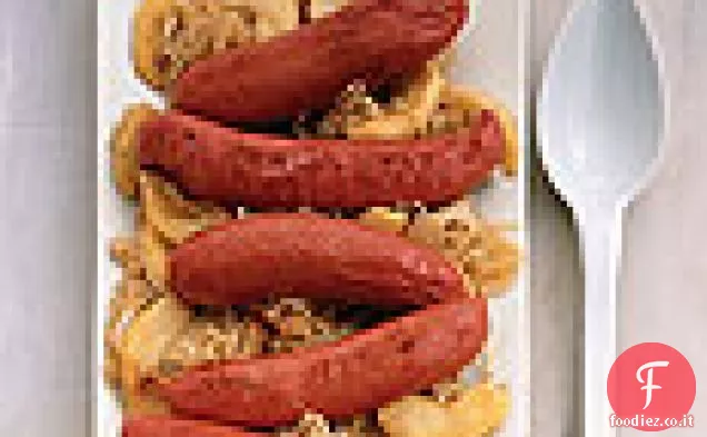 Bratwurst con mele, cipolla e crauti