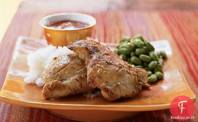 Pollo scottato con salsa di immersione barbecue Sriracha