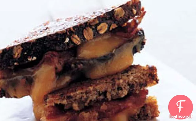 Cheddar alla griglia e pancetta con chutney di Mango