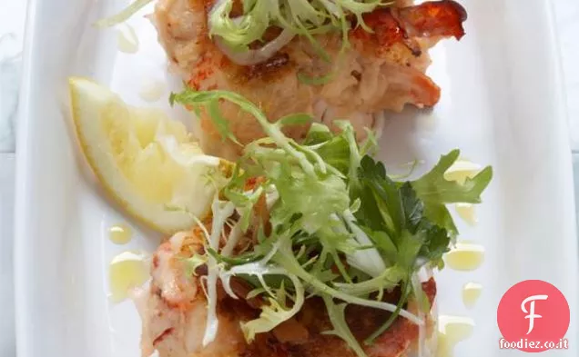 Tortini di aragosta con Insalata di Frisee al limone Aioli e Pancetta