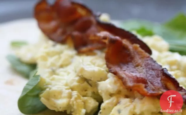 Involtini di insalata di uova, rucola e pancetta