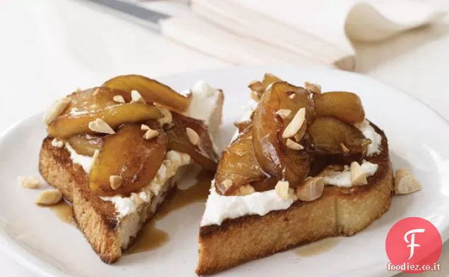 Toast con Ricotta e Mele Calde al Balsamico e Caramello