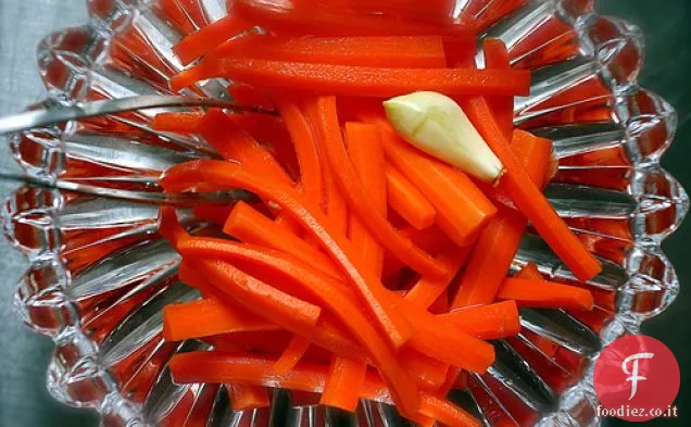 Bastoncini di carota in salamoia