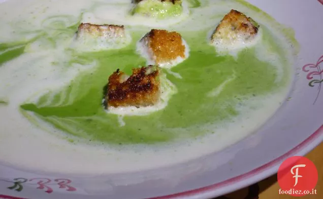 Zuppa di piselli primaverili, crostini all'aglio, crema di citronella