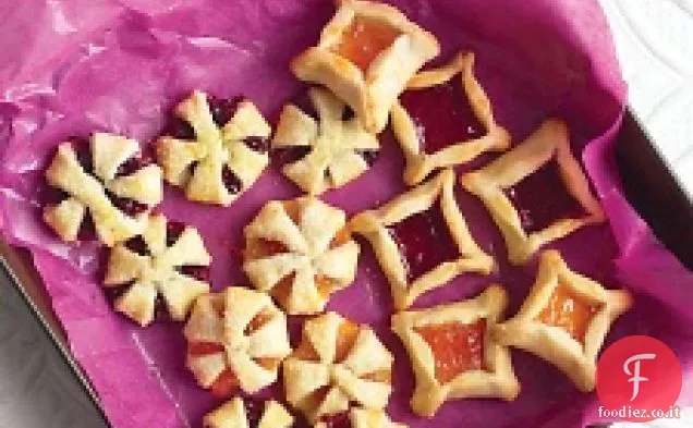 Biscotti alla crema di formaggio ripieni di marmellata