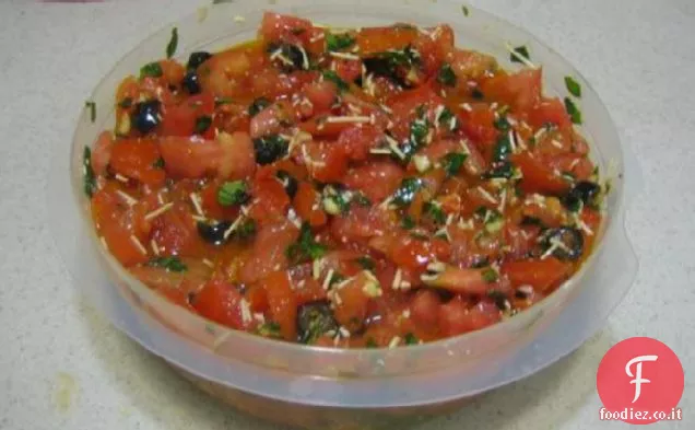 Pasta con Salsa di Pomodoro e Basilico speziato