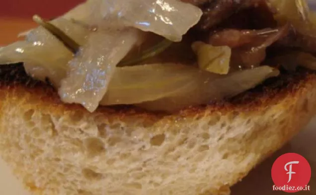 Aglio e cipolle a cottura lenta con Baguette tostate
