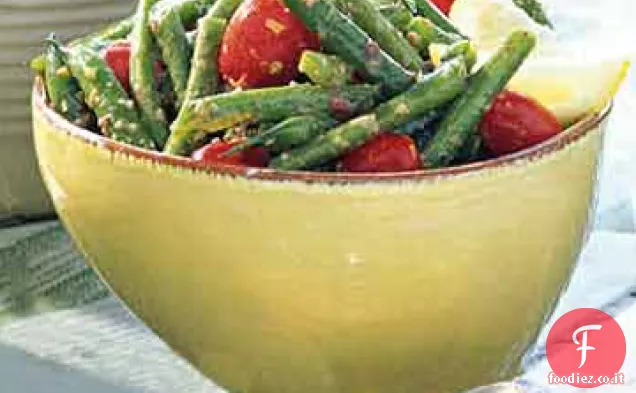 Insalata di fagioli verdi e pomodori d'uva con vinaigrette di Kalamata