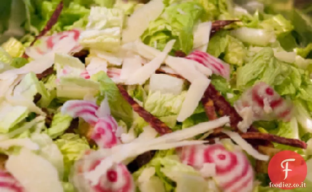Insalata Caesar con condimento rosso Cile