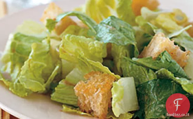 Insalata Caesar con crostini fatti in casa e condimento Balsamico