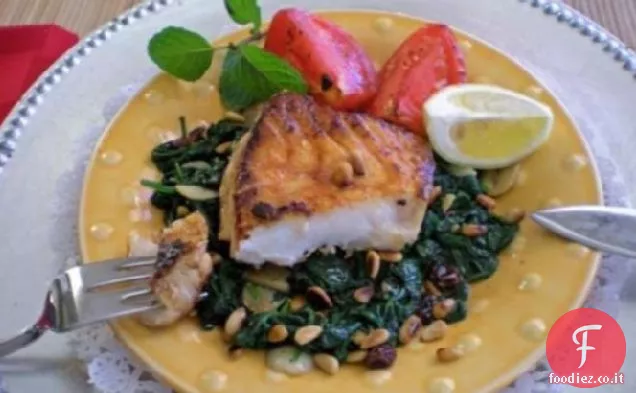 Branzino su Spinaci con Uvetta e Pinoli