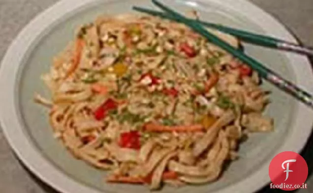 Tagliatelle tailandesi piccanti con verdure