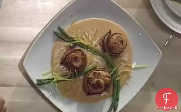 Salmone ripieno di granchio con salsa di aragosta