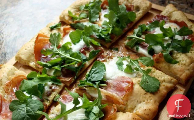 Pizza al Pesto, Prosciutto, Mozzarella e Rucola