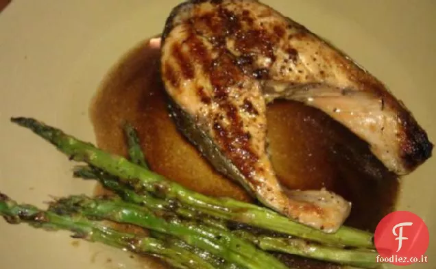 Salmone alla griglia e Asparagi con Burro Balsamico