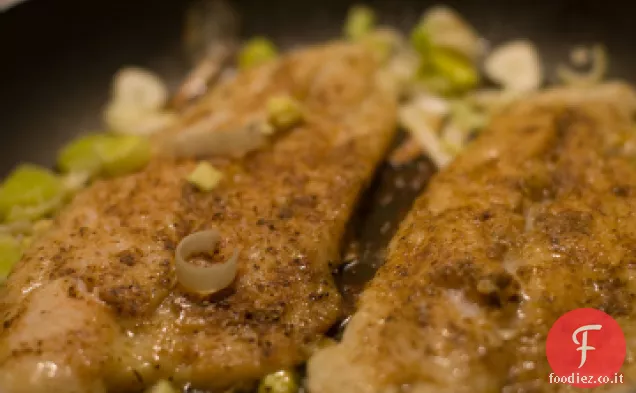 Pesce con porri cremosi