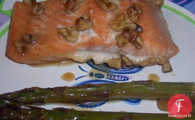 Salmone glassato al miele con asparagi