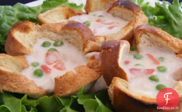 Mantecato di tonno in tazzine di pane tostato