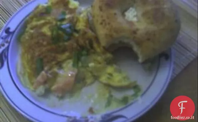Uova di Ari e cipolle e salmone e crema di formaggio