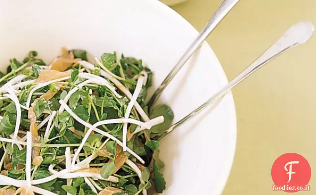 Insalata di rucola e piselli con salmone affumicato