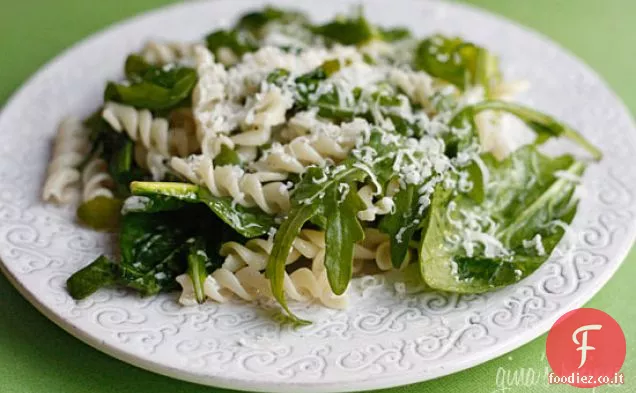 Rucola appassita, spinaci e insalata di pasta