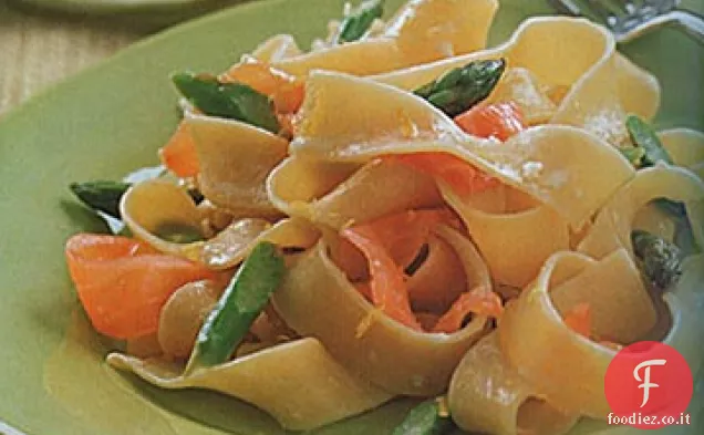 Pappardelle in Salsa di Crema al Limone con Asparagi e Salmone Affumicato