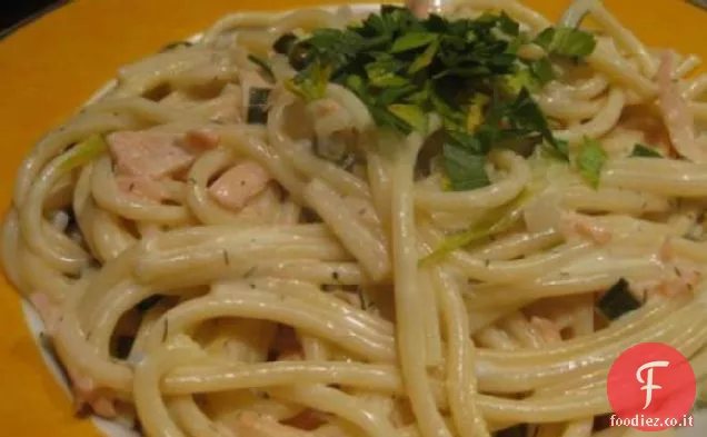 Pasta con Salmone Affumicato, Vino Bianco, Panna ed Erba Cipollina