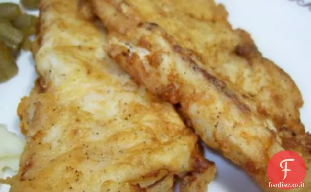 Merluzzo fritto per pesce e patatine con salsa tartara