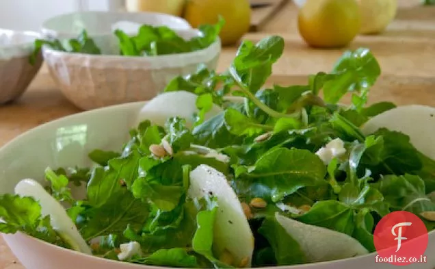 Insalata asiatica di pere e rucola con formaggio di capra