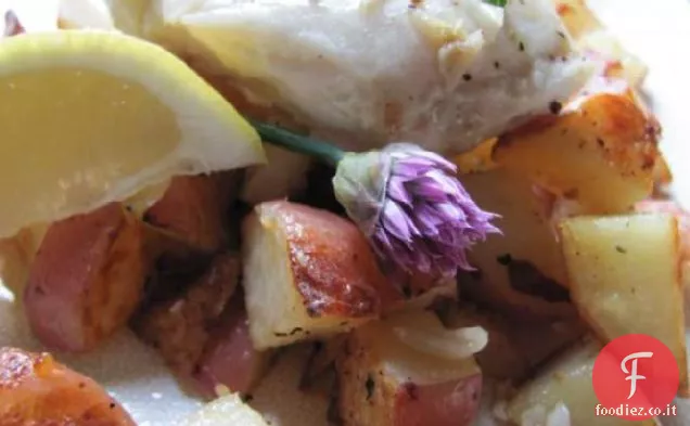 Merluzzo pacifico carino con patate Baby Roastie-dalla fattoria