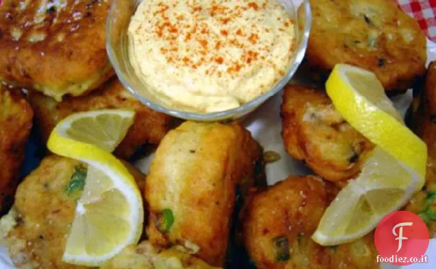 Torte di pesce delle Indie Occidentali con Curry Aioli