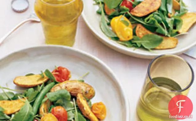Fingerling Arrosto e Insalata di pomodori con fagiolini e rucola